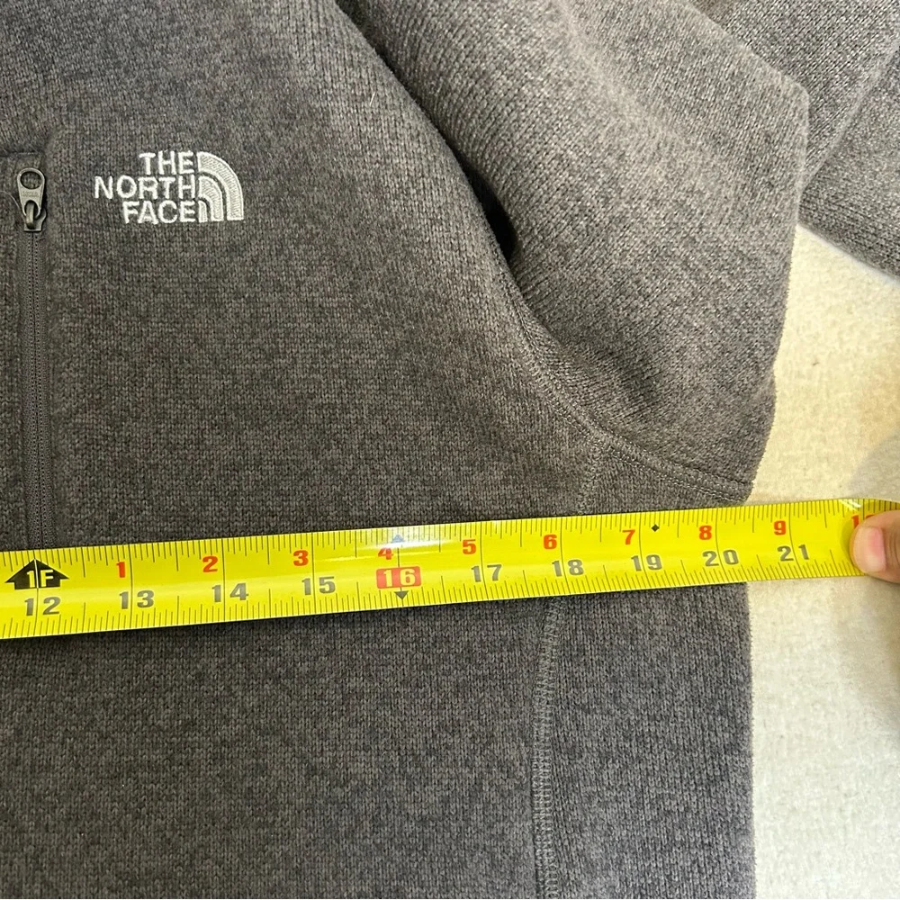 The North Face Men's Sweater Fleece Charcoal‎ Performance Jacket